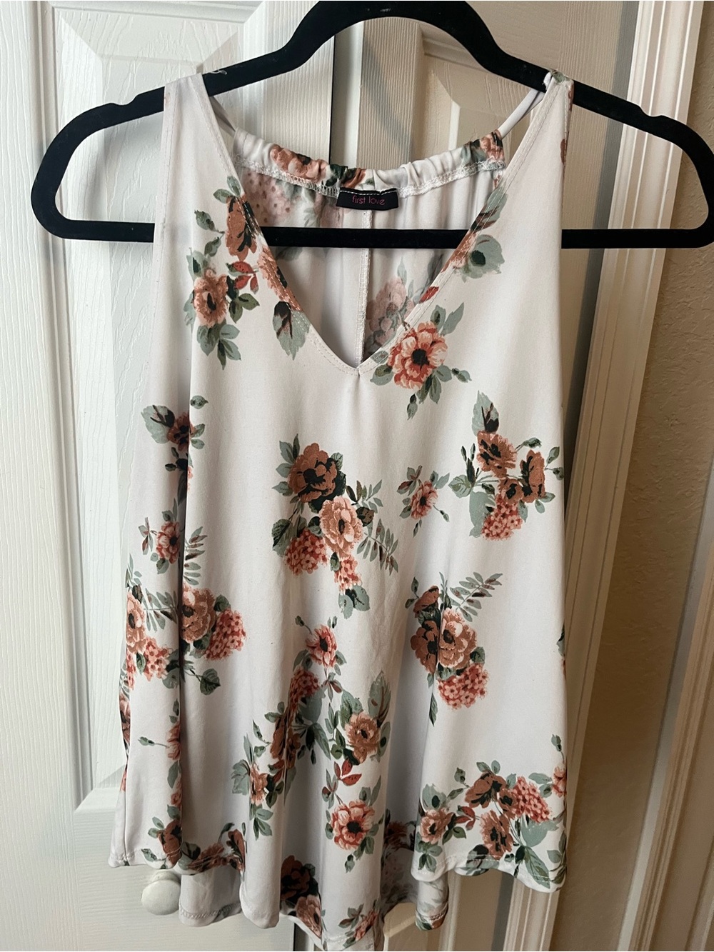 First Love women’s white flowy spaghetti strap floral blouse size Large